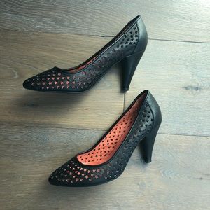 ‼️Price Drop‼️Jeffrey Campbell Lane Punch Pump